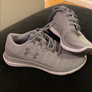 Almost new under armour sneakers! Size 7.5